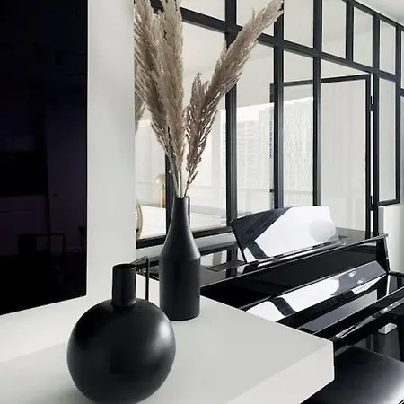 Rare 75m2 Parisian Apartment, Breathtaking Views! * Parigi