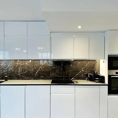 Rare 75m2 Parisian Apartment, Breathtaking Views! *