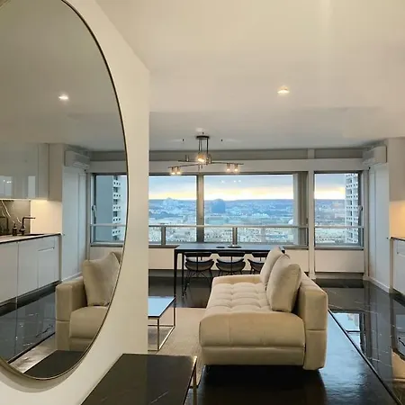 Rare 75m2 Parisian Apartment, Breathtaking Views! *